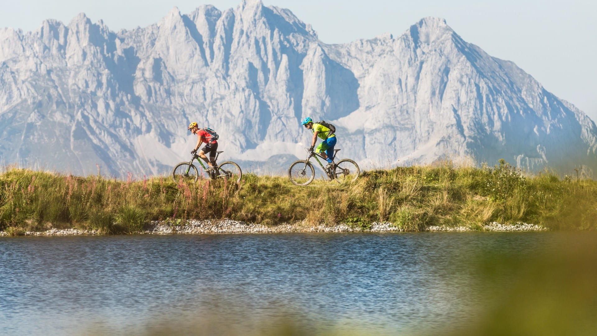 biker-am-fleckalmsee-in-kirchberg-in-tirolCeye5carlosblanchard